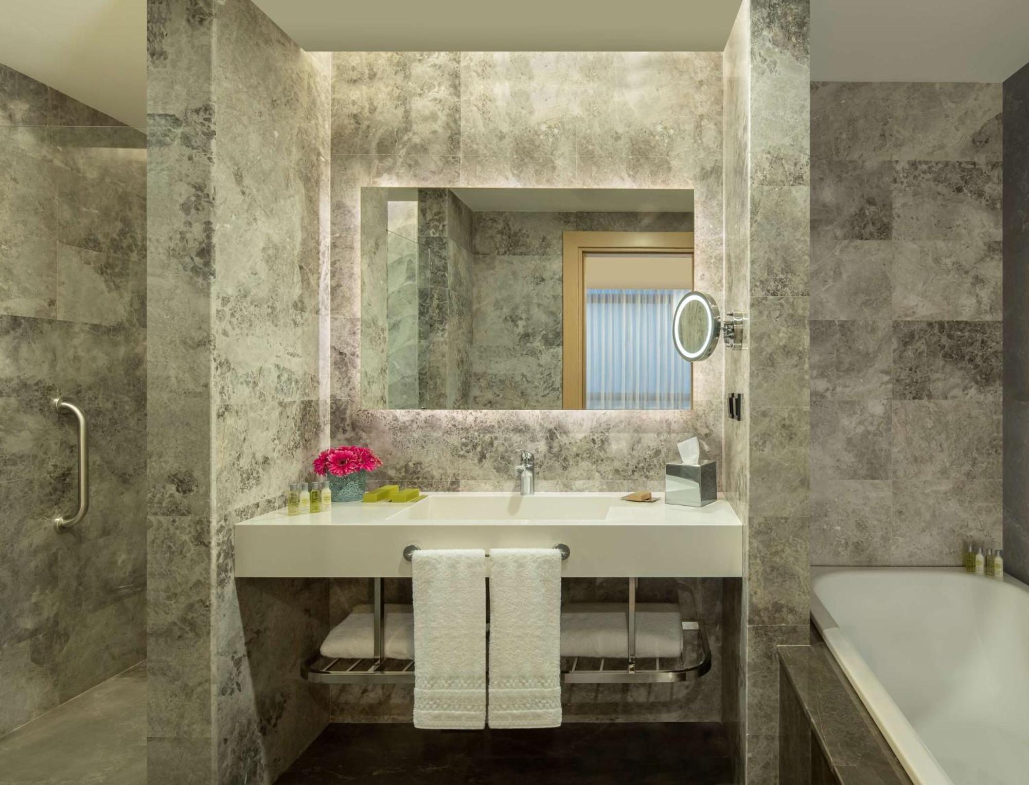 فندق Doubletree By Hilton مانيسا المظهر الخارجي الصورة